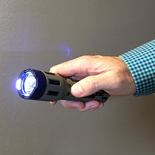 1.820 uC STUN GUN W/FLASHLIGHT & HOLSTER - Image 2
